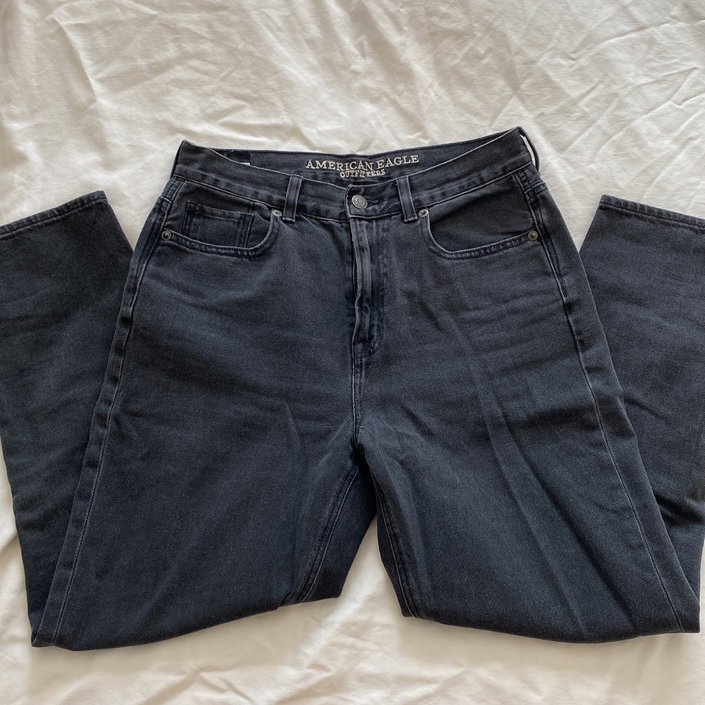 American Eagle Black High Waisted Mom Jeans (4 Short)